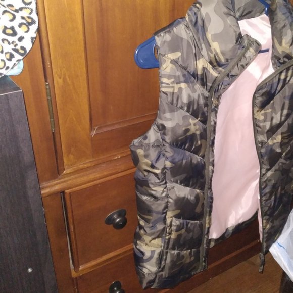 Green & pink Camouflage Juniors vest - Picture 2 of 5